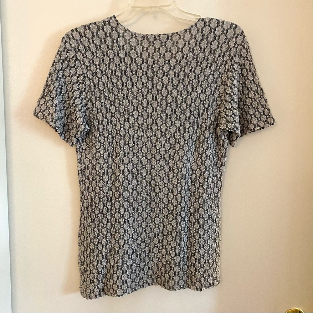 Karen Kane silver/gray top with short sleeve- size L. - Picture 3 of 4
